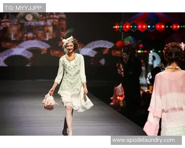 穿越时空的奇遇模特与足球明星的梦想之旅